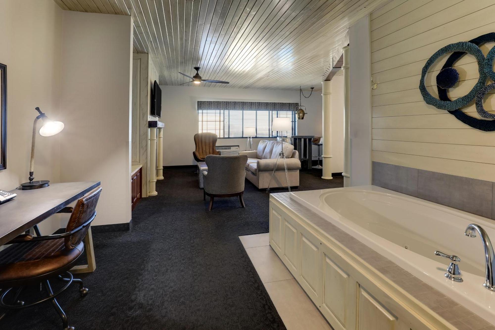 Stoney Creek Hotel Tulsa - Broken Arrow Exterior photo